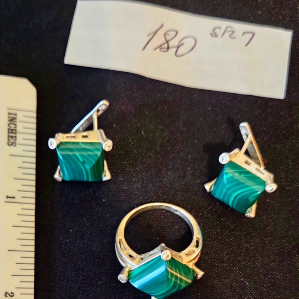 Elegant Green Stone Jewelry Set